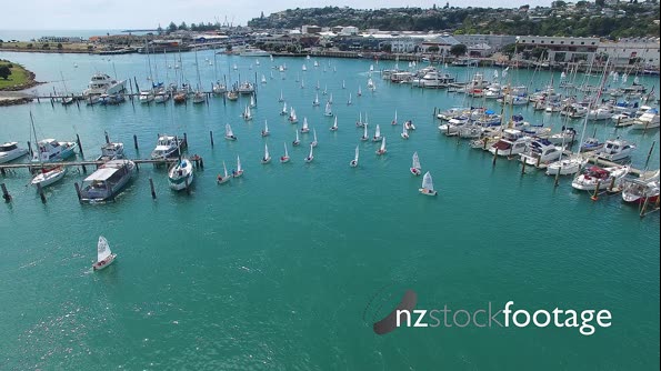 Optimist yachts leaving Napiers inner harbour and heading out into Hawkes Bay 28177