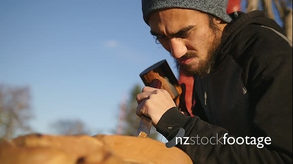 Maori Carver 3 25587