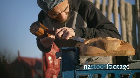 Maori Carver Marae 1 25589