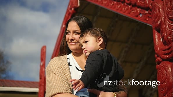 Mother Son Marae slow 1 25648